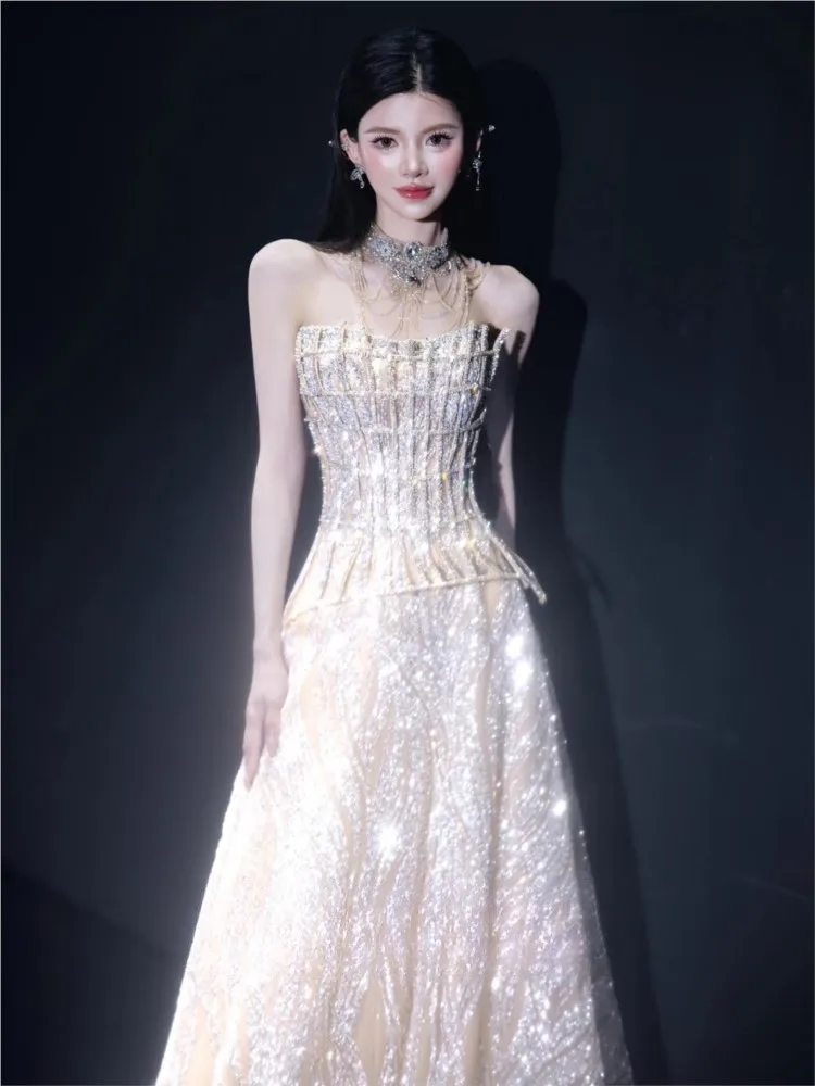 

New niche and light luxury toasting morning dress for banquet hosts