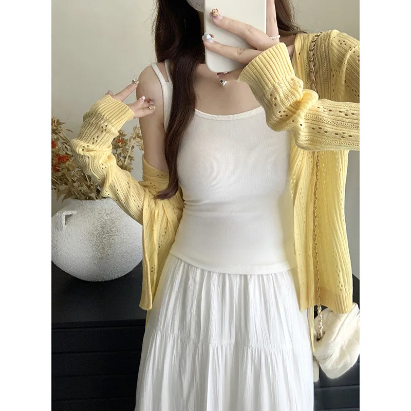 Hollow-out z długim rękawem Sun Knit Cardigan Women Early Autumn Outside with A Small Halter Vest Short Shawl Small Coat