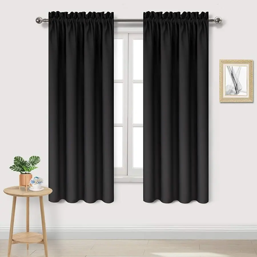 

Blackout Curtains – Thermal Insulated, Energy Sa ing & Noise Reducing Bedroom and Li ing Room Curtains, Black, W 42x L 63 Inch,