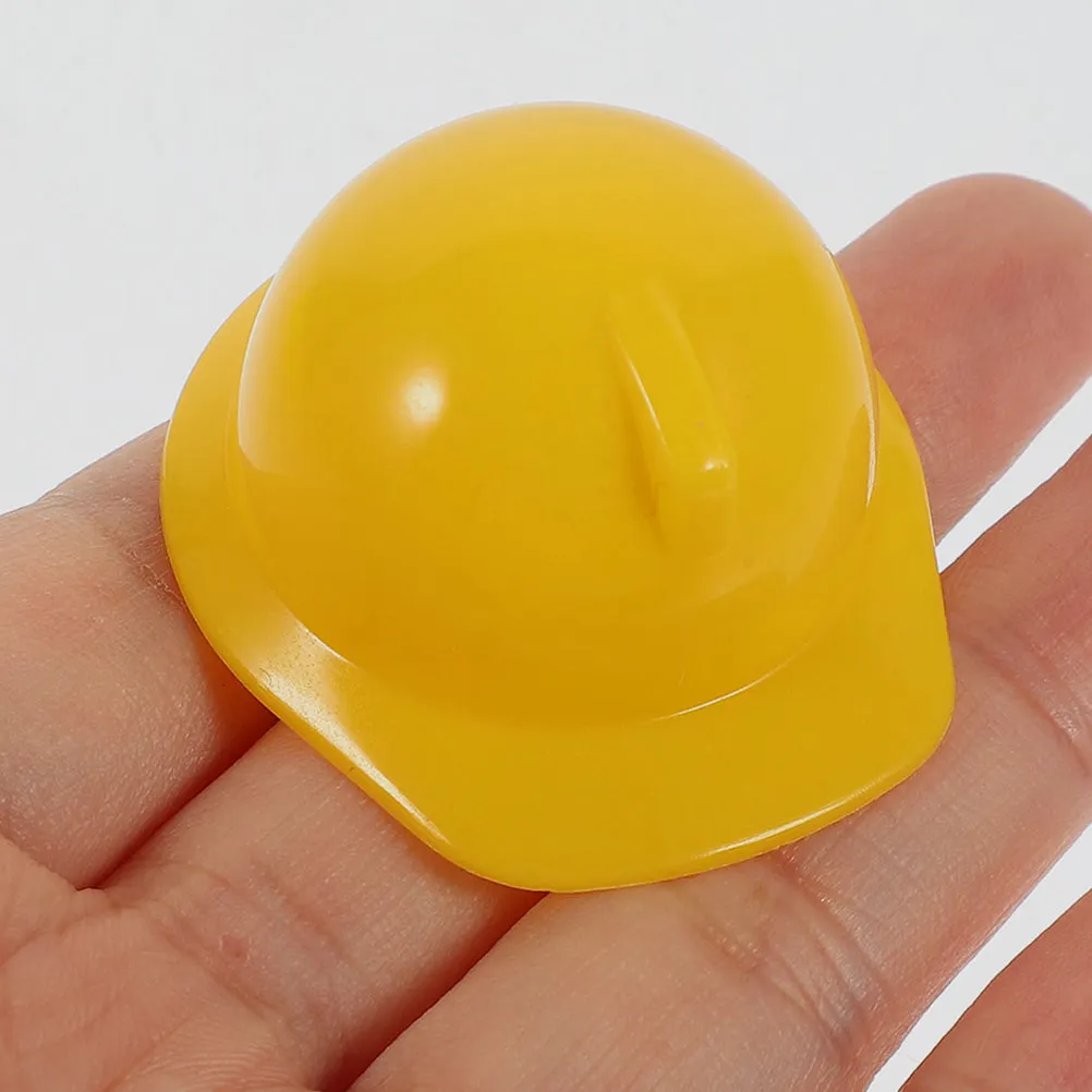 

30Pcs Mini Safety Plastic Small Cap Decoration Construction Party Cake Topper Pet Chicken Accessories Miniature
