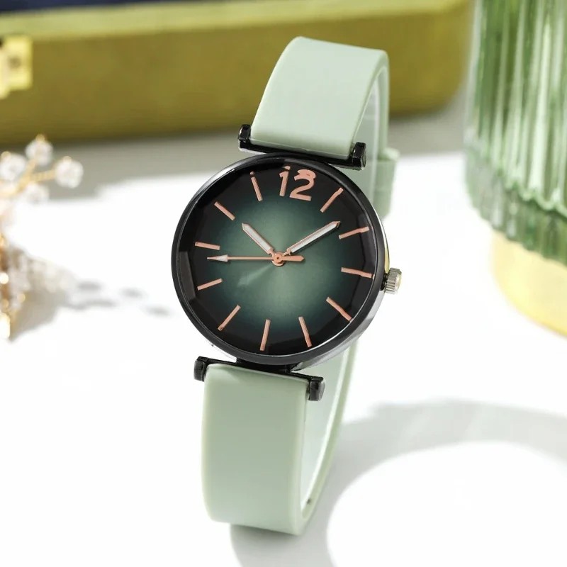 Fashion Ladies Watch Casual Green Sports Simple Black Dial Quartz Watch Silicone Strap Women Clock Dress Wristwatch Montre Femme