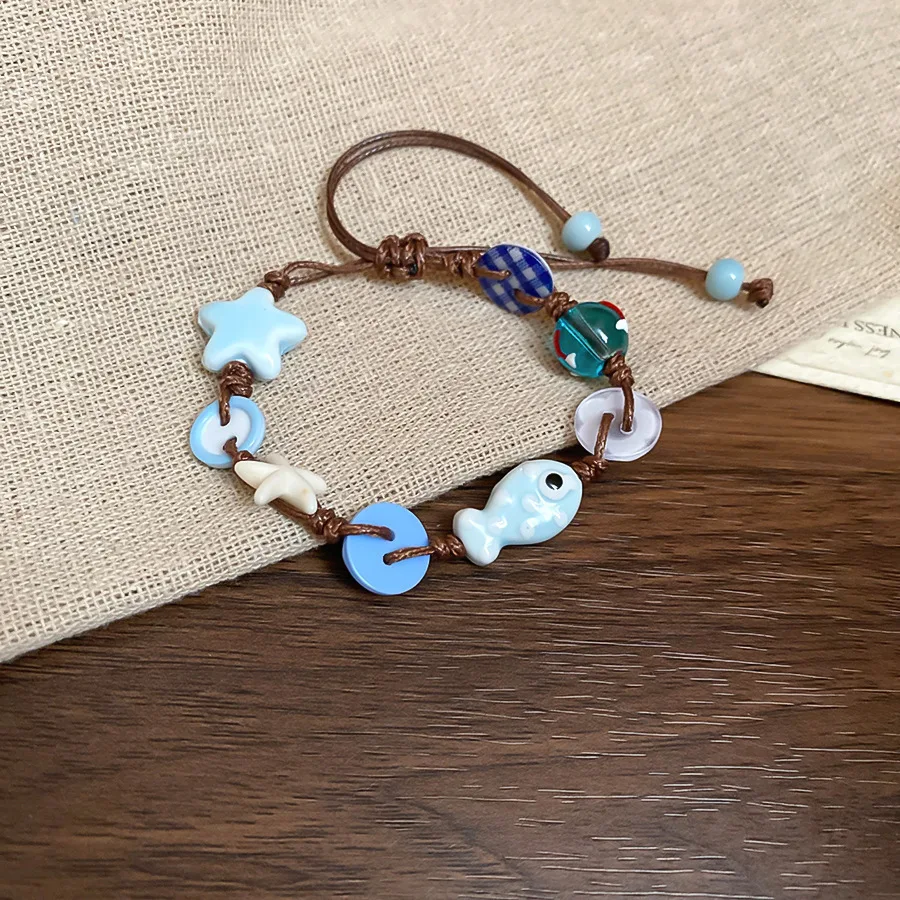 Keramik-Fisch-Stern-Armbänder mit geflochtenem Seil für Frauen, niedliche blaue kleine Knopf-Armbänder, romantischer verstellbarer Schmuckzubehör. – Detail 8