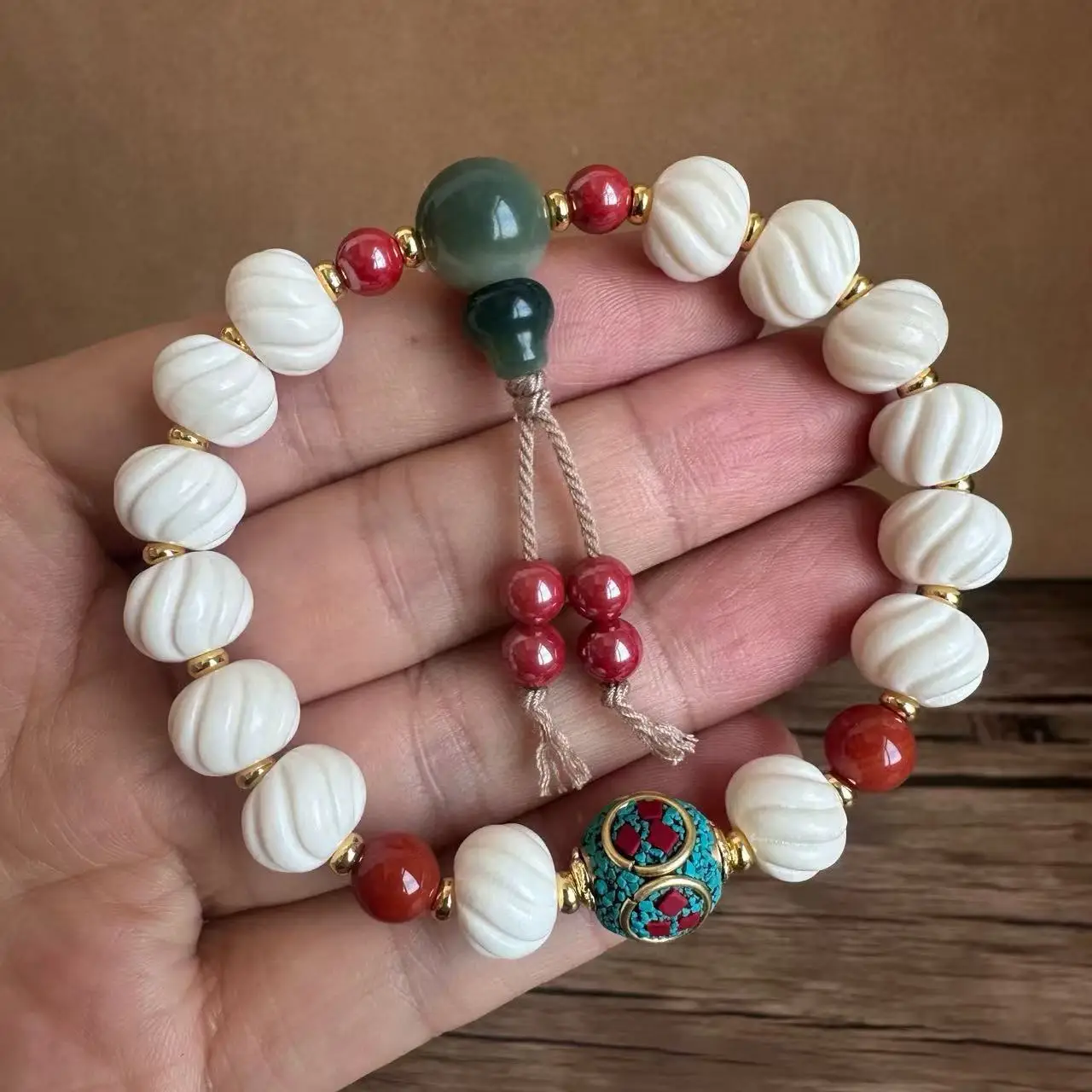 Beef bone carving strings fashion exquisite temperament versatile Bodhi Nepal beads play light luxury hand jewellery