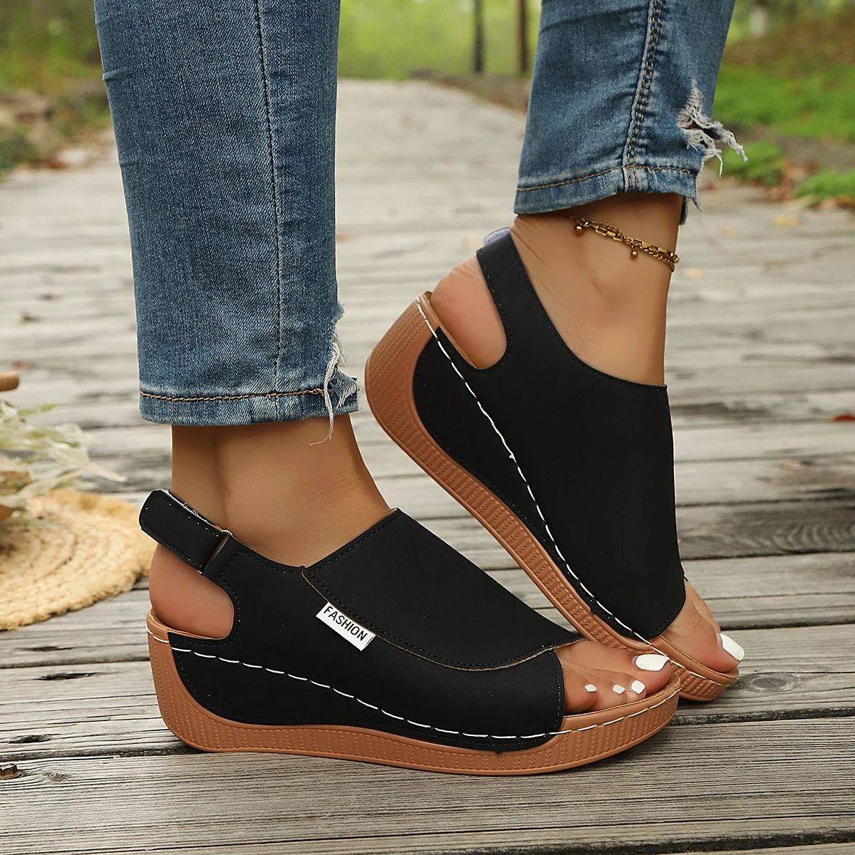 Korean version simple flat bottomed sandals with soft sole and anti slip 2026 new versatile casual Roman shoes for external wear