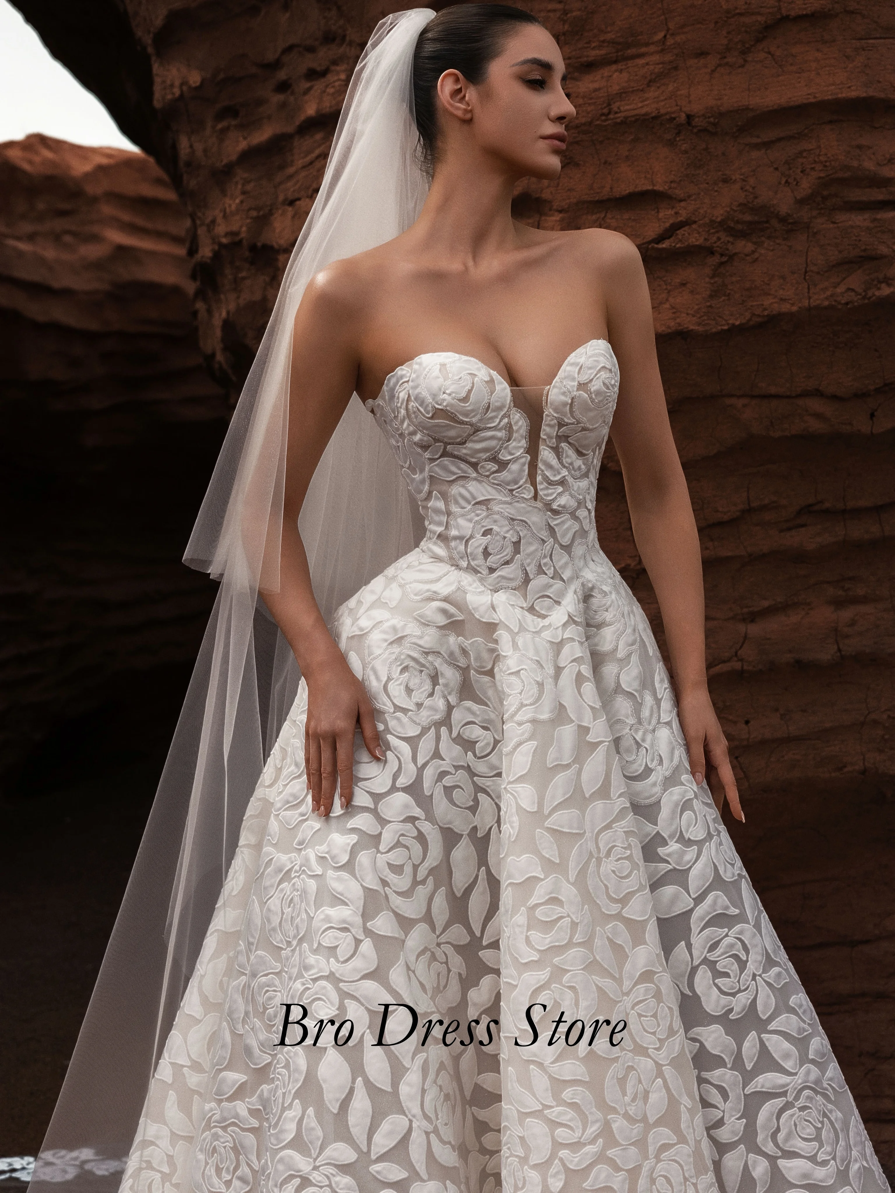 Customzied Strapless Ball Gown Wedding Dress Sweetheart Neck Rose Jacquard Princess Bridal Gown Cathedral Train Vestido De Novia