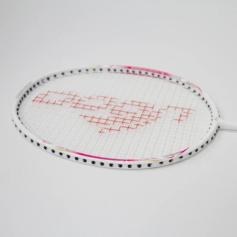 Raqueta de bádminton de fibra de carbono, fibra de vidrio y aluminio, marco compuesto duradero, rendimiento defensivo estable y rentable.