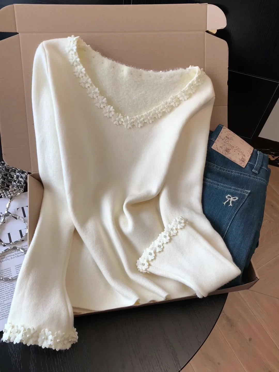 

Женская осенне-зимняя вязаная кофта с V-образным вырезом, бисером, оборками и вельветовой подкладкой...