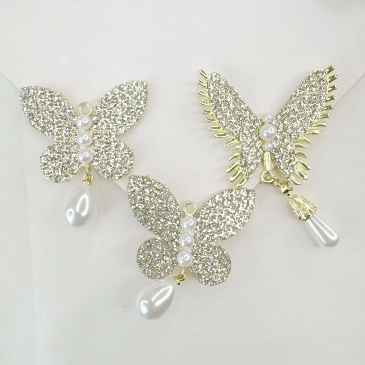 ريترو ستايل 2 جديد عصري حجر الراين اللؤلؤ قلادة سبيكة بروش اليدوية DIY بها بنفسك حفلة كأس للنبيذ الزفاف الديكور