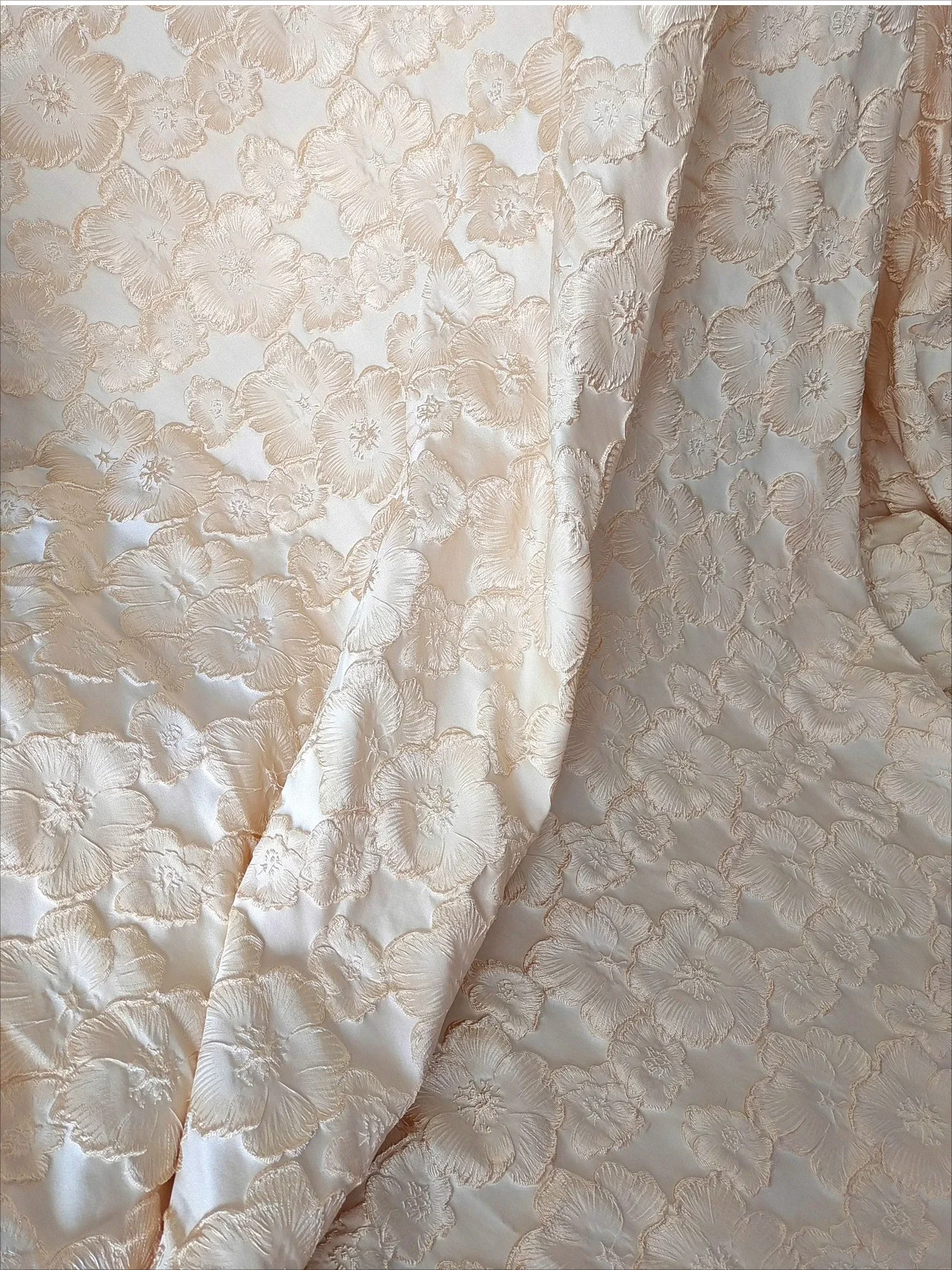 

Jacquard Floral Fabric Embossed Texture Luxury Heavyweight Material For High Fashion Dresses Designer Garment Couture Fabric Use