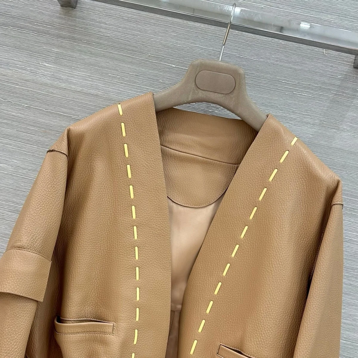 2026 High Quality Women Faux Leather V Neck Jacket Contrast Stitch Cropped PU Coat26102663