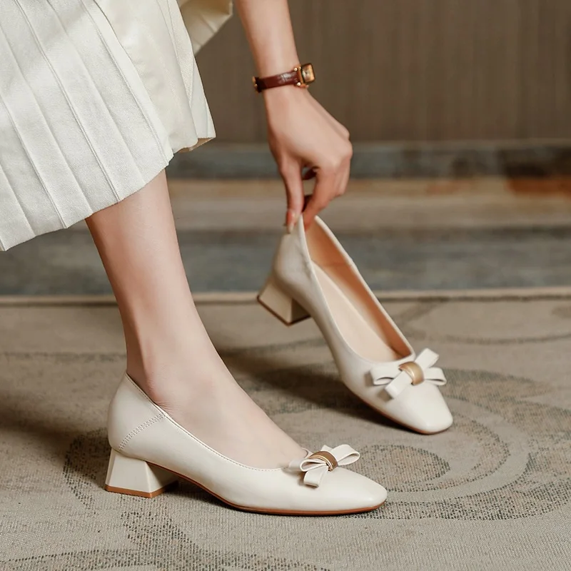 

Bow-tie Autumn Lady Short Heel Pumps European and American PU Leather Ladies Shoes Square Toe Party Shoes For Women S069