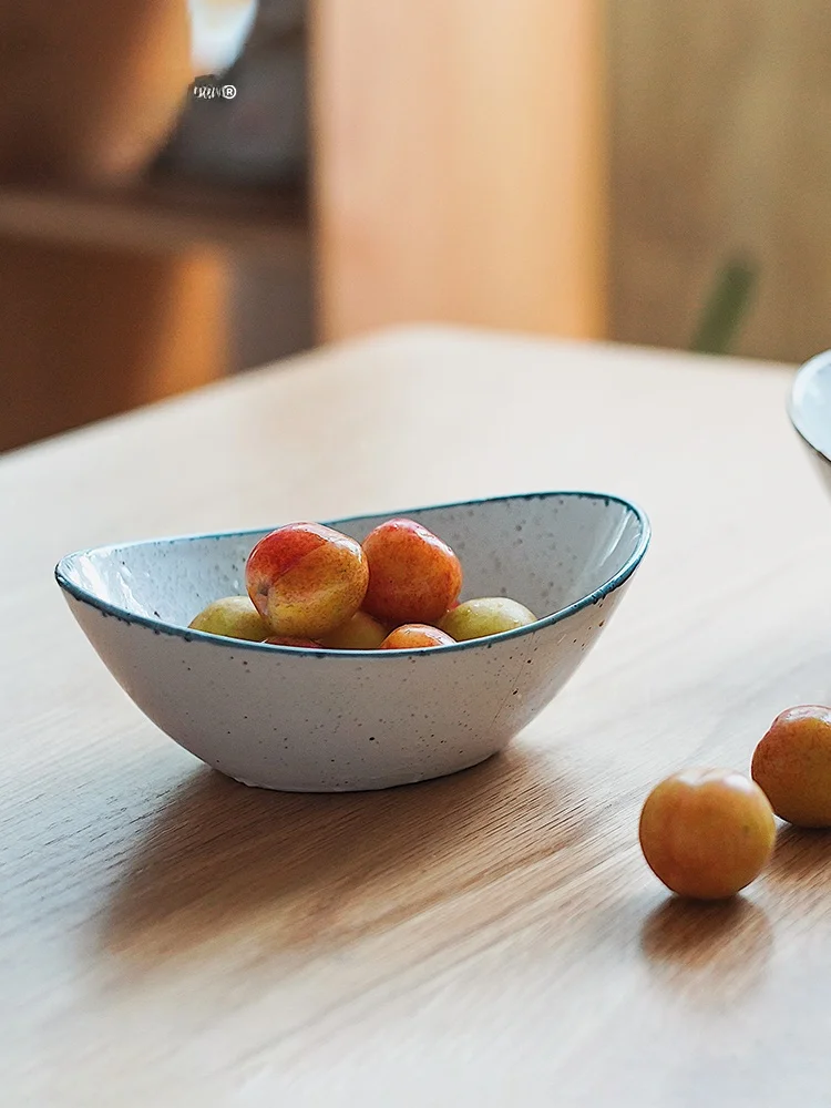 

Нестандартная овальная винтажная матовая миска для завтрака, фруктов, десертов и салатов, однотонная, маленькая