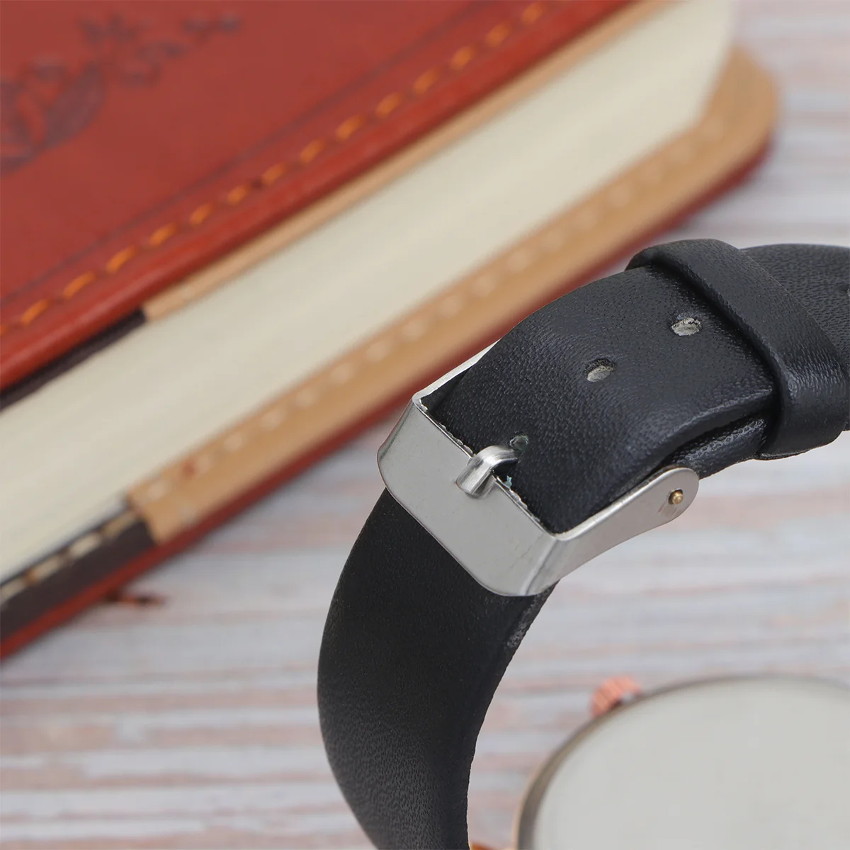 

Lady Watch Black PU Strap Quartz Movement Elegant Simple Design Wrist Watch for Women Daily Wear Party Work Best Gift