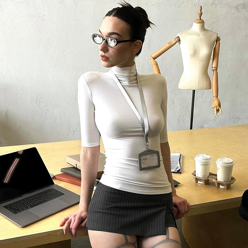 CUTENOVA 2025 الربيع والصيف المرأة الجديدة بلون عالية الرقبة نصف كم ضيق سليم الأساسية قمم تي شيرت ركاب عادية