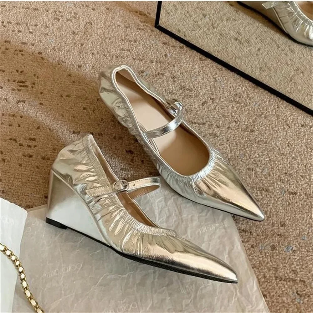 

Metal Colors Zapatos Mujer 2024 Tendencia Pleated Shoes For Woman Wedges Heels Heeled Soft Leather Sandals Tacones Metal Buckle