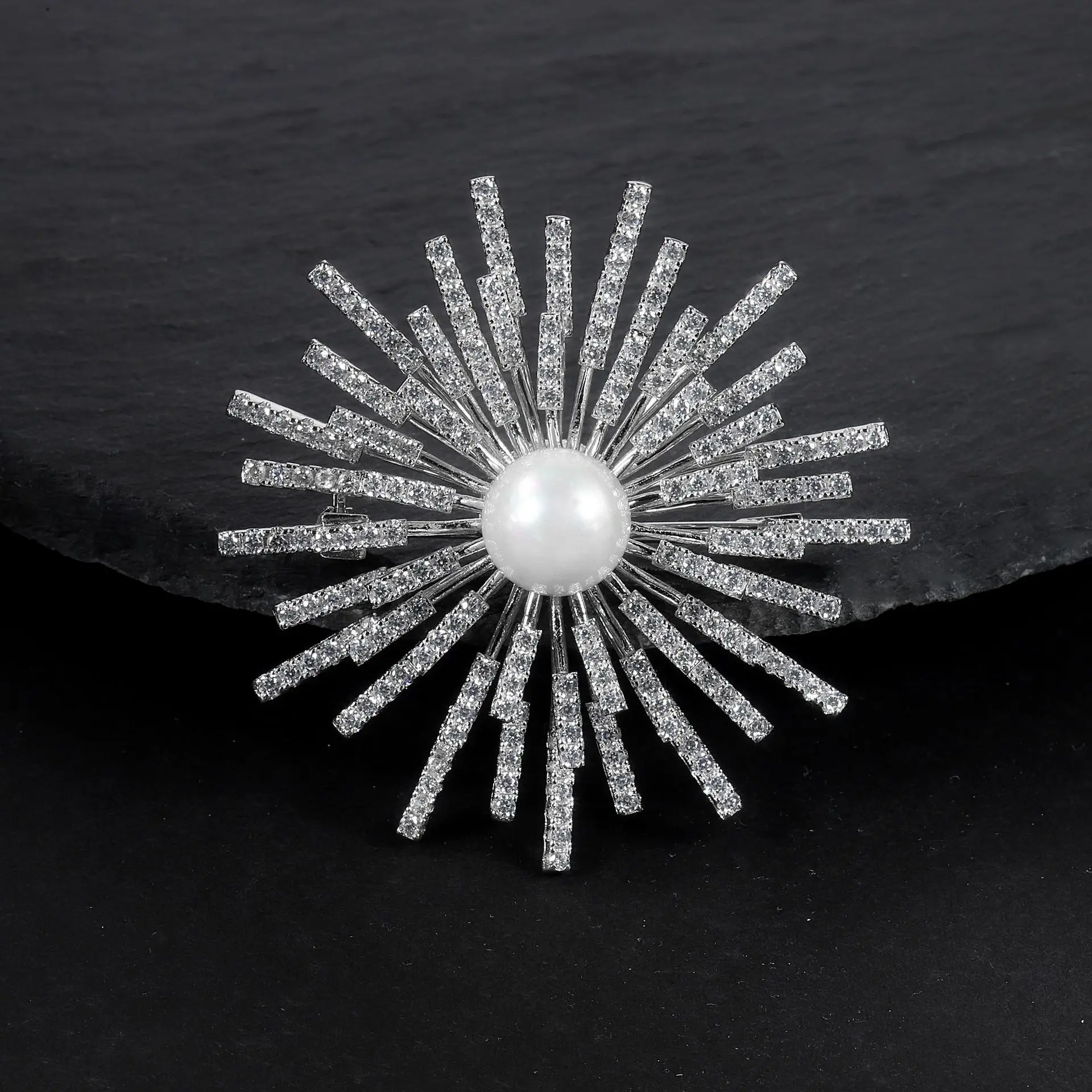The New 13mm Shell Bead Brooch Blooms With A Personalized Design Retro Luxury Luxury Luxury S925 Sterling Silver Brooch