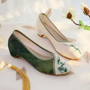 Size 35-40 Summer Old Beijing Cloth Shoes Cheongsam Pointed Toe Women Shoes Ethnic Style Embroidered Shoes