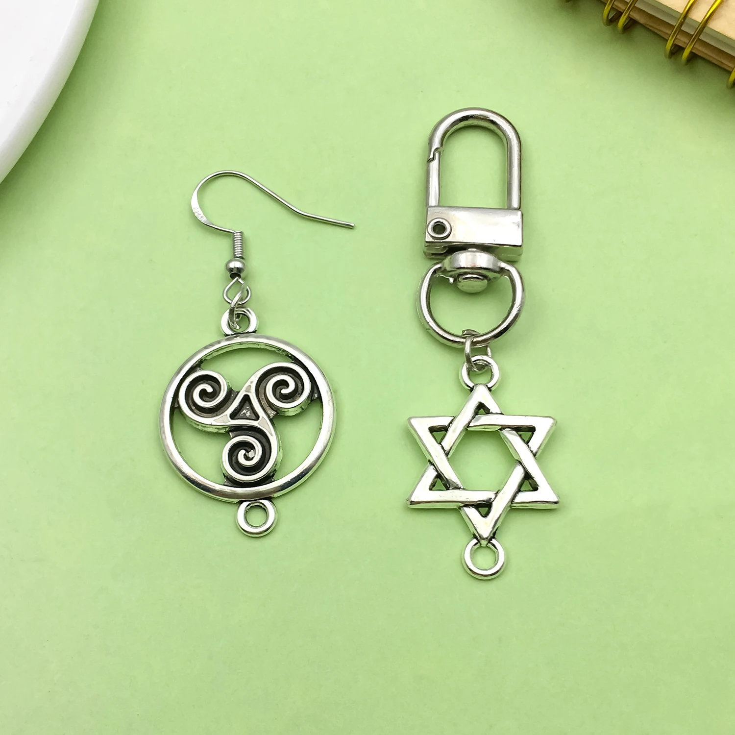 20pcs Antique Silvery Flower Connector Charms Alloy Celtic Knot Pendants for DIY Bracelets Necklaces Jewelry Making Accessories