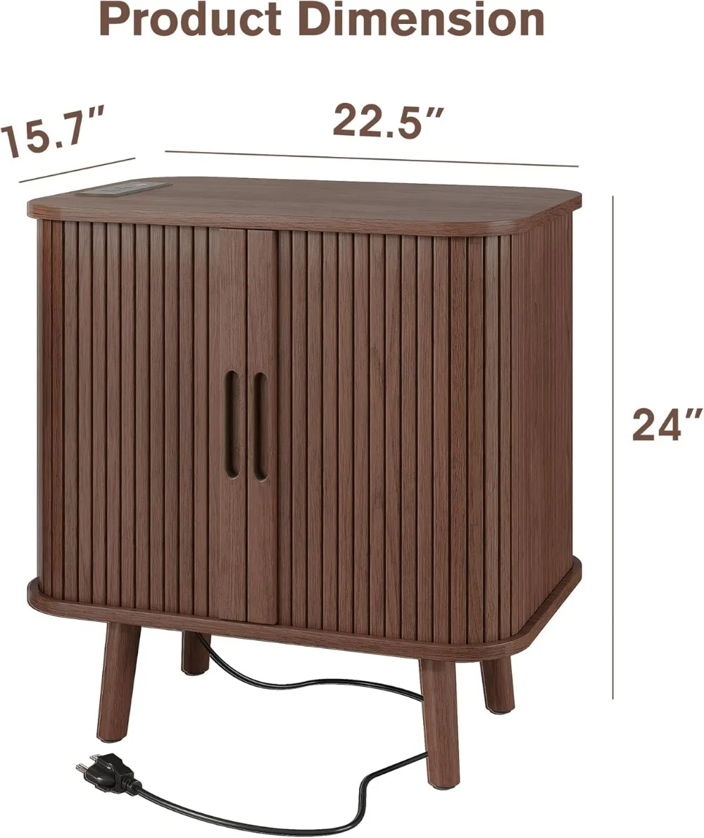 Comodino Moderno Stile Mid-Century con Stazione di Ricarica, Tavolino da Notte Scanalato con Cassetti e Ripiani, Noce