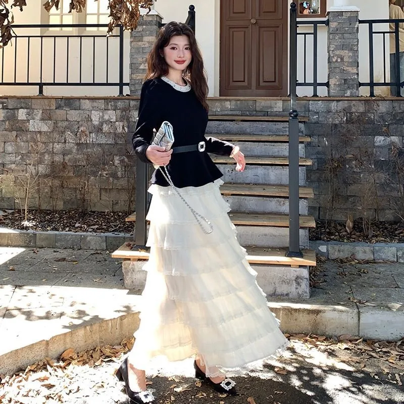 ชุดเซ็ตสองชิ้นแฟชั่นคุณภาพสูงสำหรับผู้หญิง ดีไซน์หรูหรา เสื้อแขนยาวประดับลูกปัดเข้ารูปเอวพร้อมเข็มขัด + กระโปรงทรงเค้ก ชุดฤดูใบไม้ร่วง