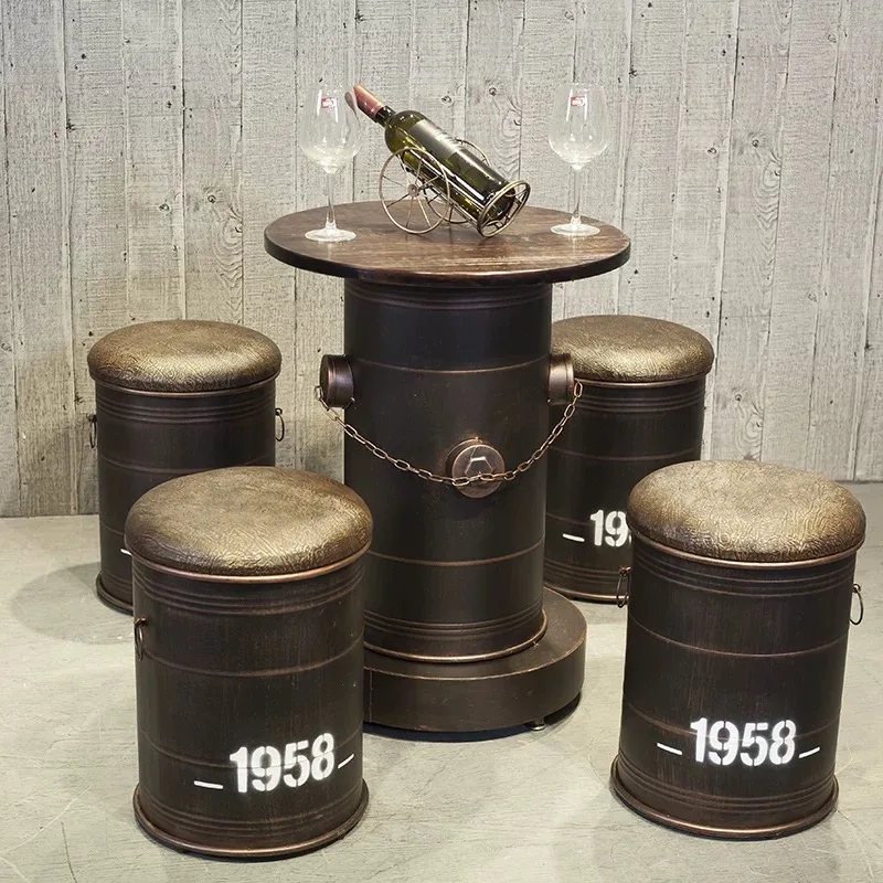 Conjunto de móveis de bar de café industrial retrô personalizado, design criativo de tambor de óleo de ferro, combinação de cadeiras de mesa, lazer comercial