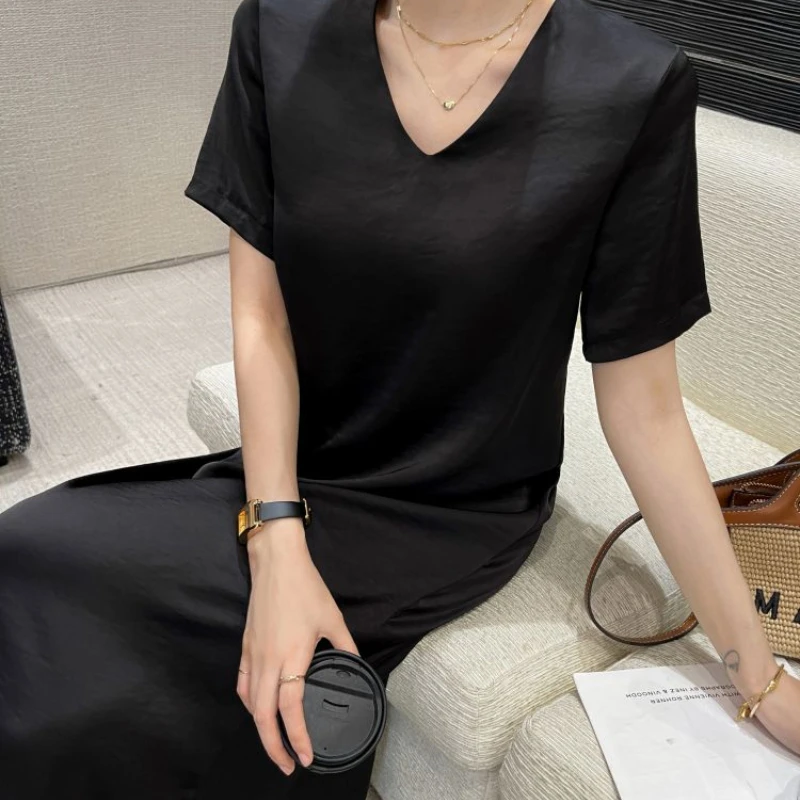 ใหม่ 2025 ฤดูร้อนหลวมผู้หญิง PLUS ขนาดซาตินสีดํา V คอ Lady Vestidos แขนสั้นหญิงเสื้อยืดชุด Robe KE6655