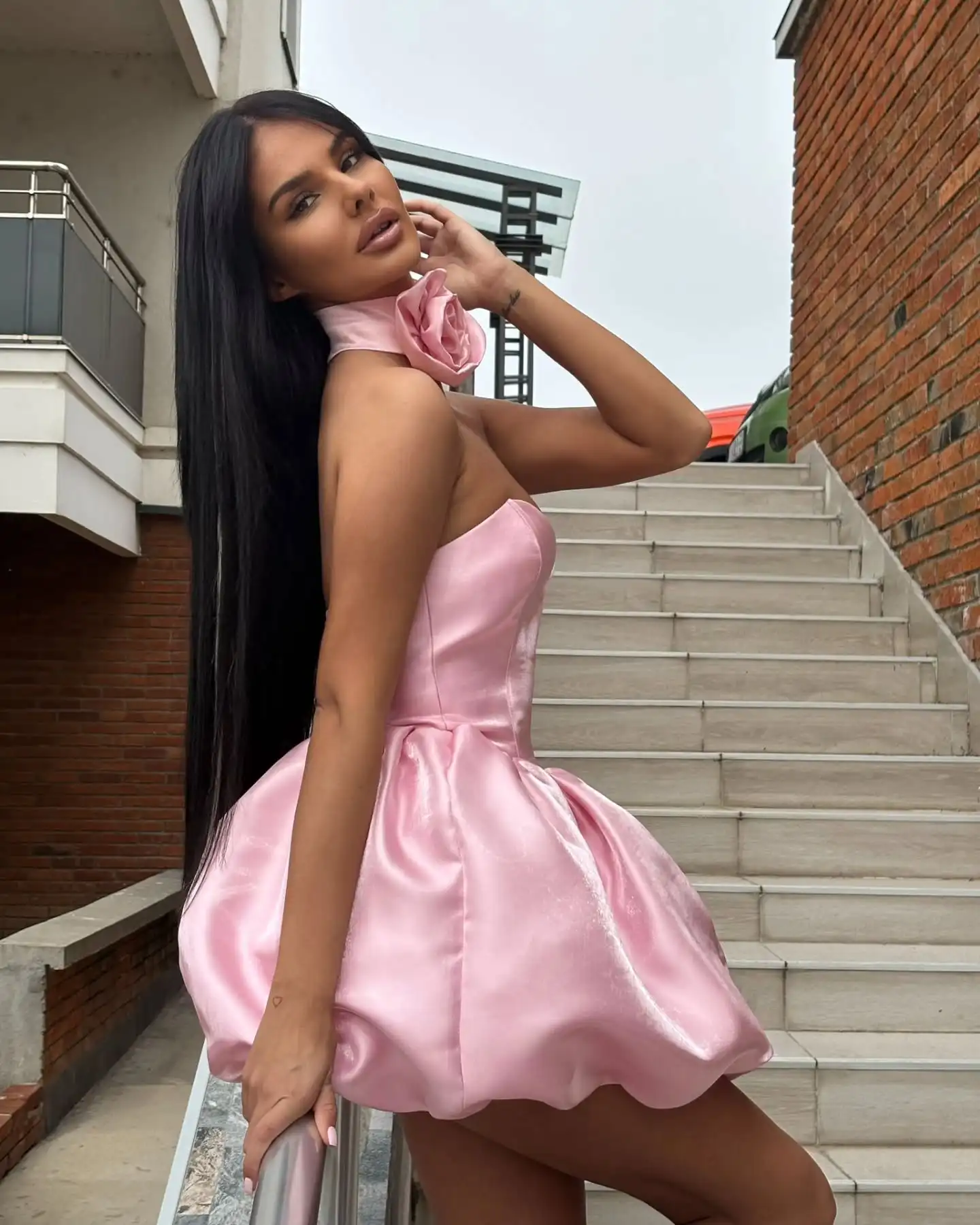 

2025 сексуальные розовые короткие платья из тафты для выпускного вечера с цветочным принтом и V-образным вырезом, пышная юбка, мини-длина, вечерние платья для торжественного дня рождения на заказ