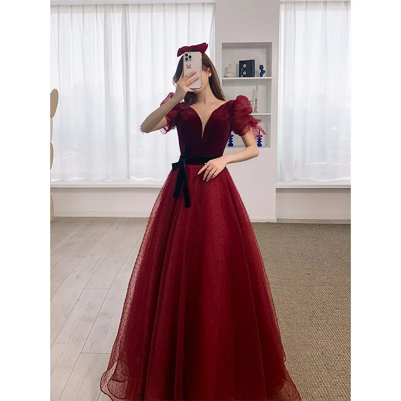 

Deep-necked wine red velvet toasting banquet performance dress