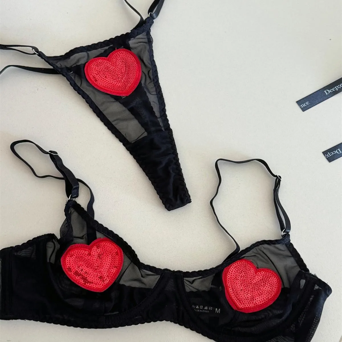 

Love heart biubiu French charming niche silk black lace sexy thin steel ring top support gathering bra