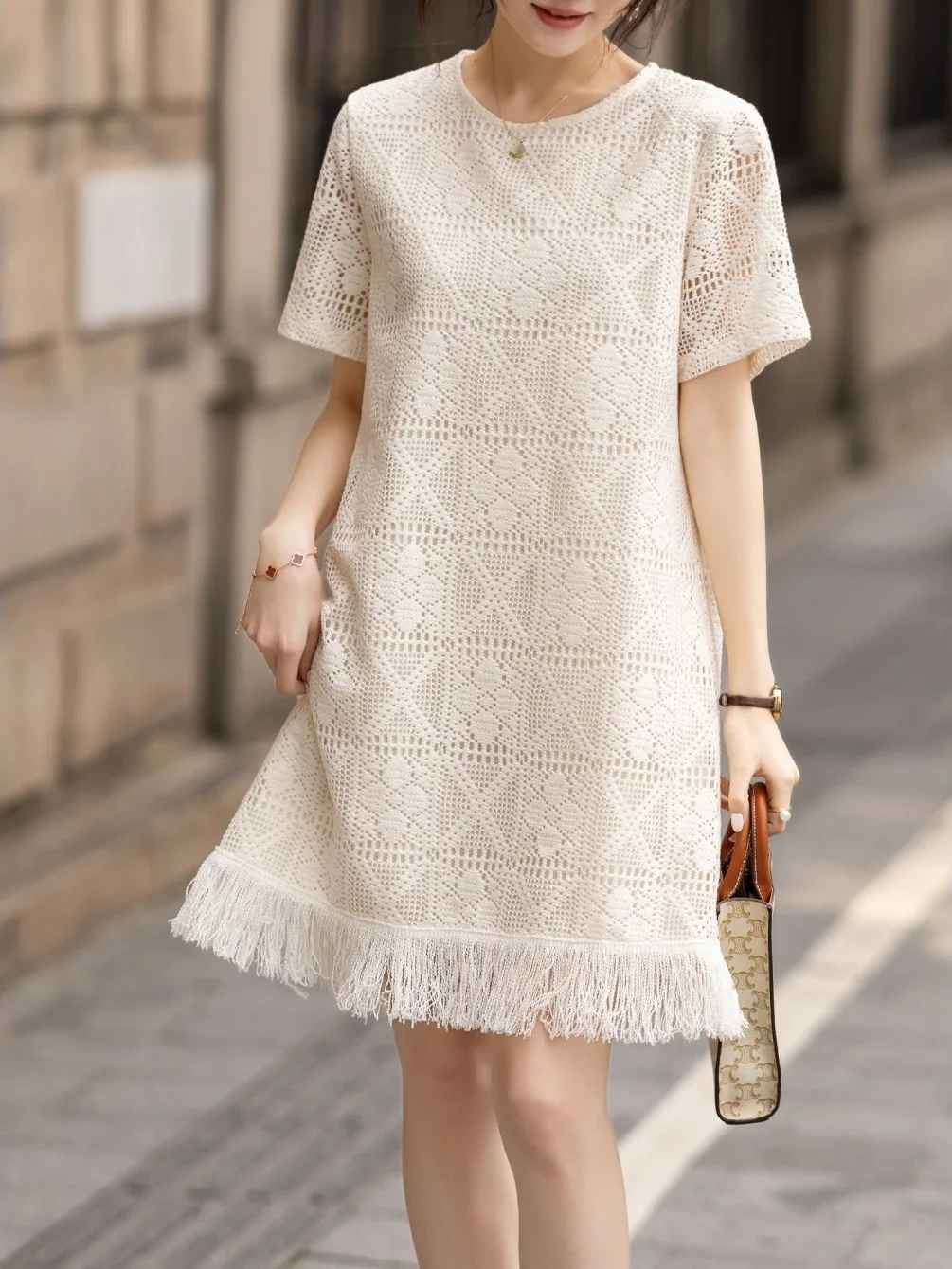 Damen-Sweatshirt mit Spitze, aushöhlen, Dr. Sommer 2025, Faion, Quaste, schlanker, bauchbedeckender Midirock, gerader Schnitt, Sve