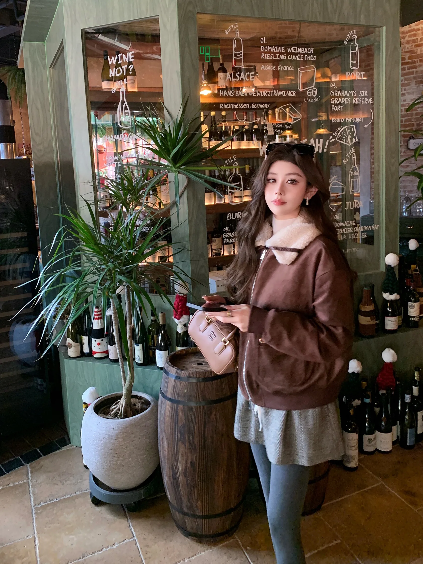 

Коричневое пуховое пальто с воротником-пэчворк, повседневное, для ежедневных поездок, с меховой отделкой, теплое, утолщенное, с длинными рукавами, на молнии.