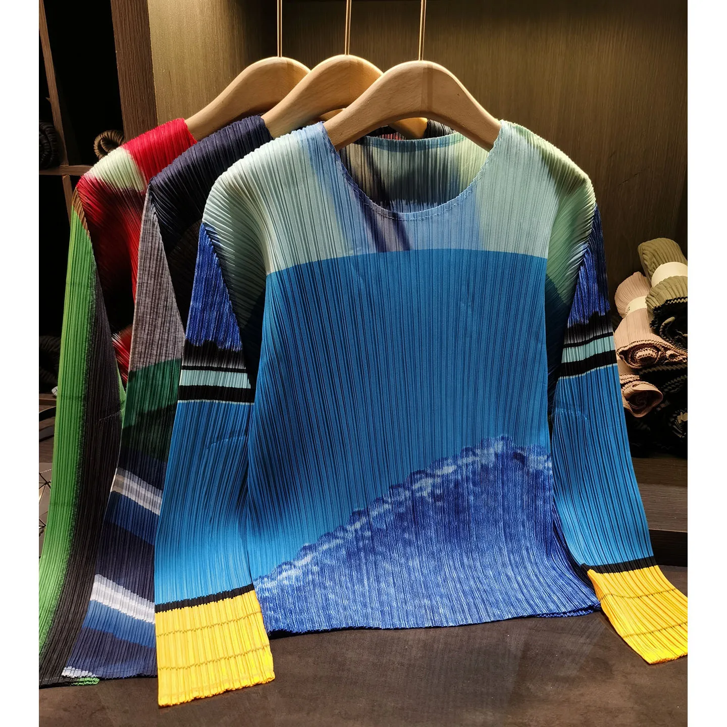 

Плиссированная футболка Miyake: Новинка Весна-Лето, с принтом, свободного кроя, элегантная, с круглым вырезом, модный топ с длинным рукавом для женщин