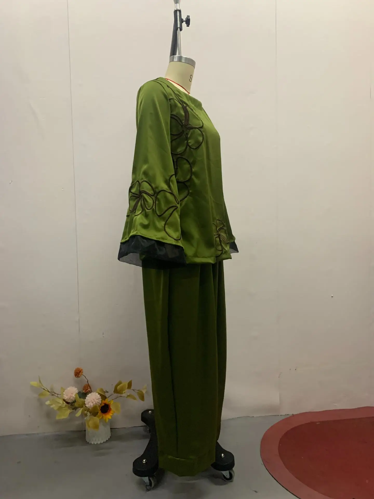 2025 Two Piece Women's Fashion Spring Summer Latest Hot Selling New Forked Retro Casual Loose Temperament Green Two-Piece Set