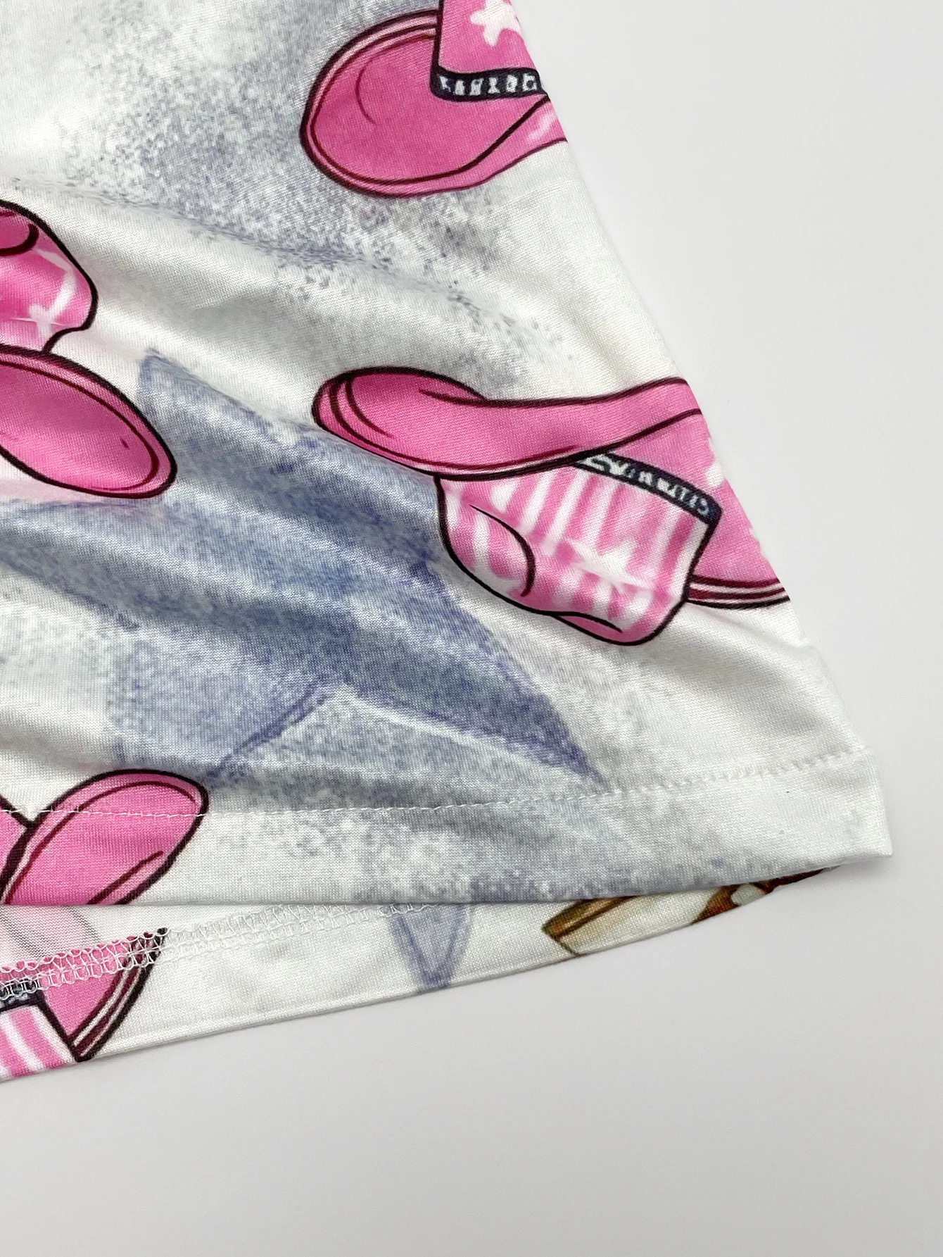 Standard Size Spring and Summer Women's Two-Piece Pajamas Western Style Pink Cowboy Hat Printed Comfortable Short-Sleeved Tie Top and Matching Shorts, Fashionable Cardigan Pajama Set