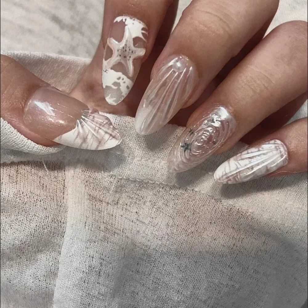 10 szt. Urocze sztuczne paznokcie w kształcie muszelek i rozgwiazd, krótkie migdałki, damskie, francuskie, białe, ręcznie robione, wielokrotnego użytku, samoprzylepne.