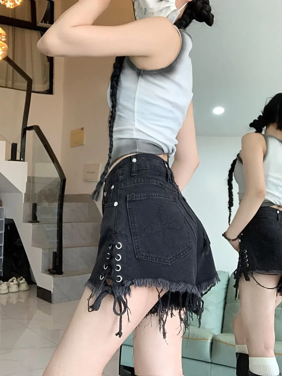 Nowe, modne spodnie dżinsowe z prostymi nogawkami i paskiem, słodko-pikantne szorty dżinsowe dla kobiet.