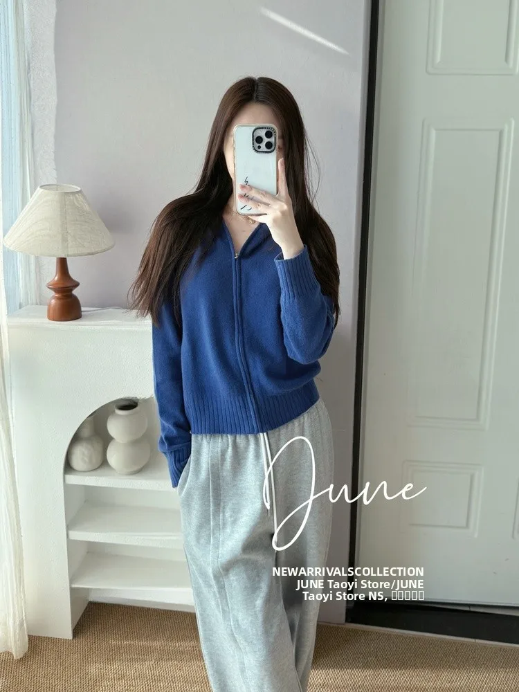 

Женский вязаный кардиган Xu Yan из белого светящегося хлопка с синими длинными рукавами, на молнии, с капюшоном, свободного кроя, мягкий, стандартный размер