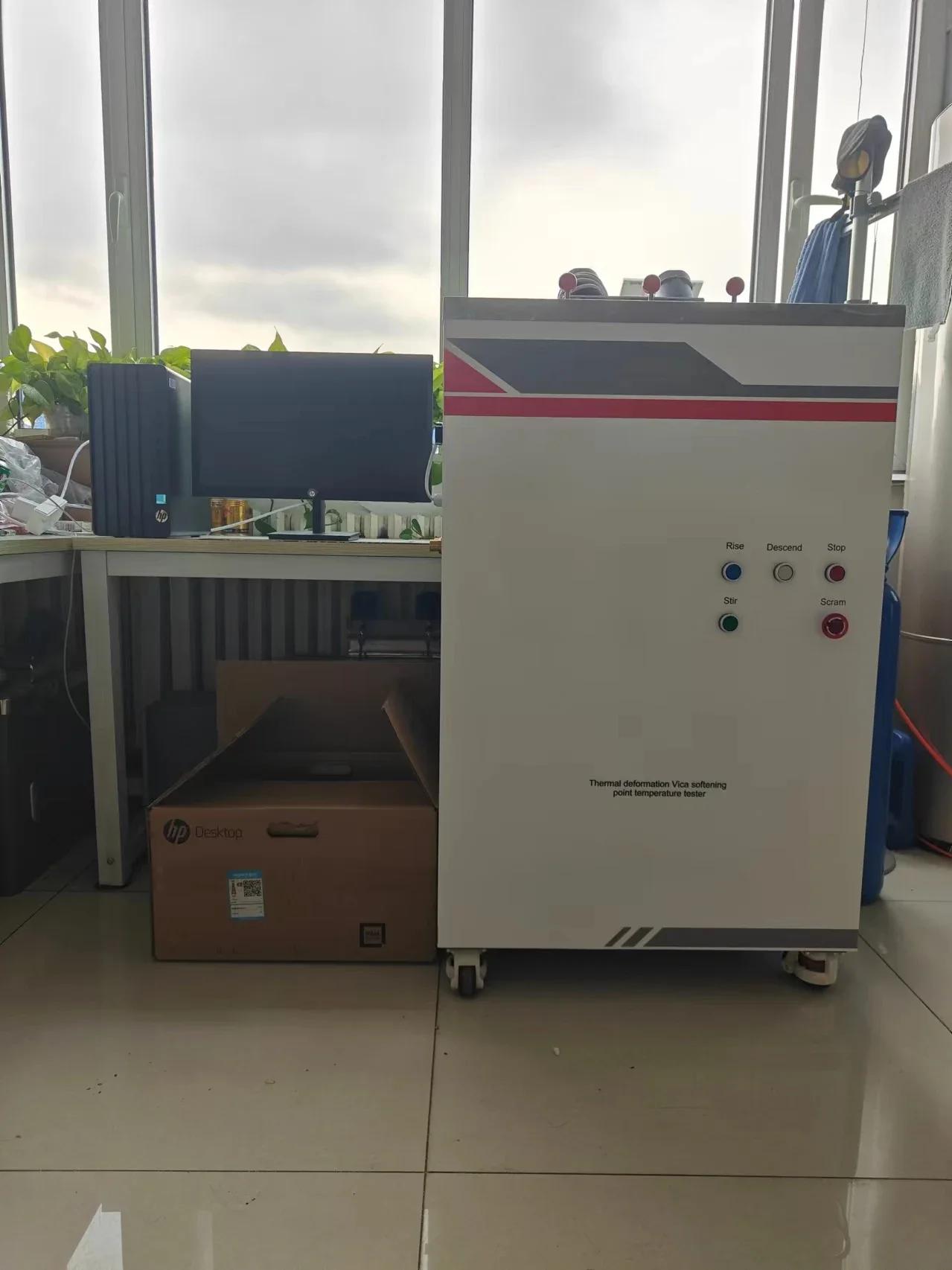 Tester di temperatura del punto di ammorbidente Vicat/Strumento per test della temperatura di ammorbidente Vicat/Tester di deformazione termica in gomma