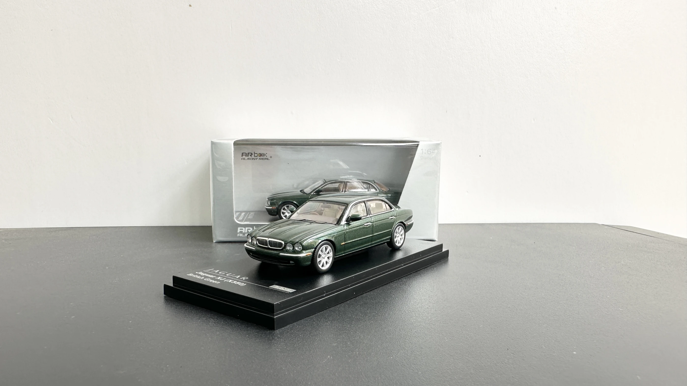 1:64 Jaguar XJ X350 Beijing Model Exhibition, Limited, Simulation Alloy Almost Real Car Model Collection