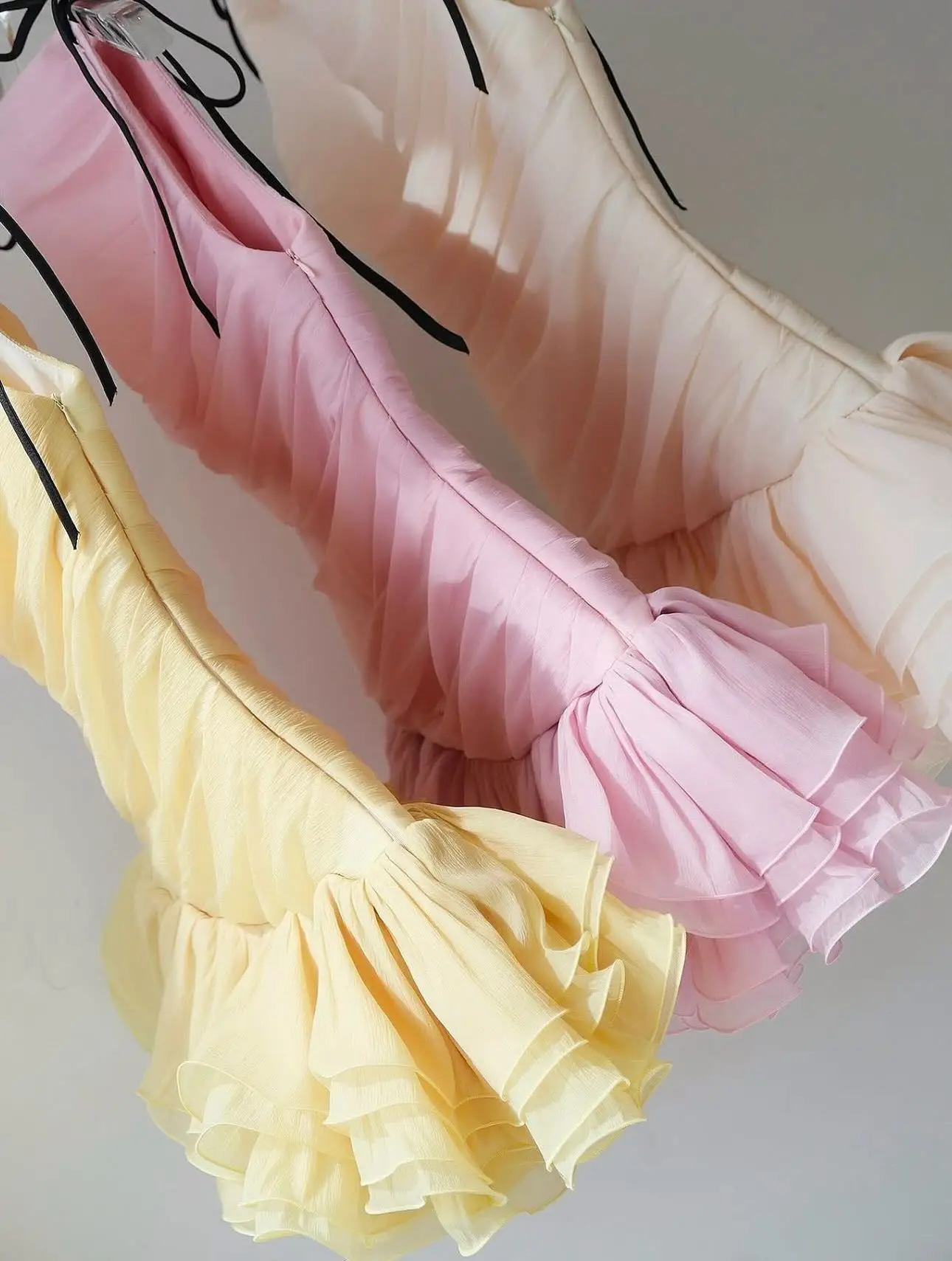 Bonito doces cores mini vestido personalizado multi-cores curto vestidos de festa de casamento plissado em camadas vestido de dama de honra vestidos de baile 2025