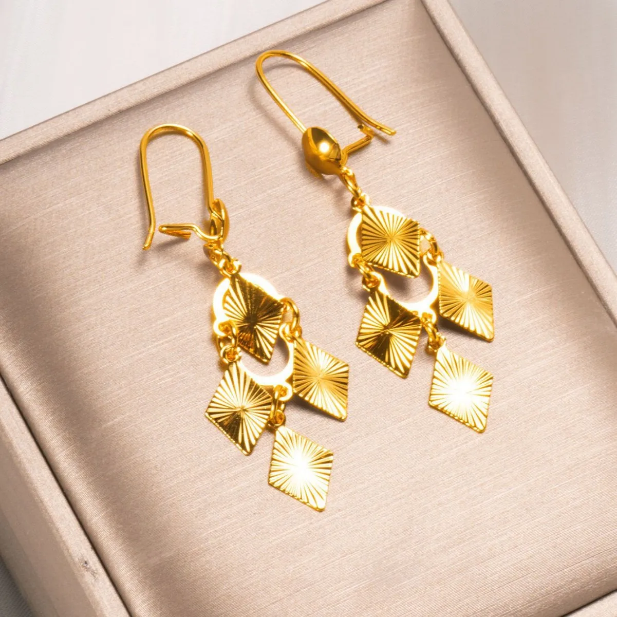 9999 gold jewelry - Long and exaggerated fringed earrings with peacock tail design, high-end style earrings.