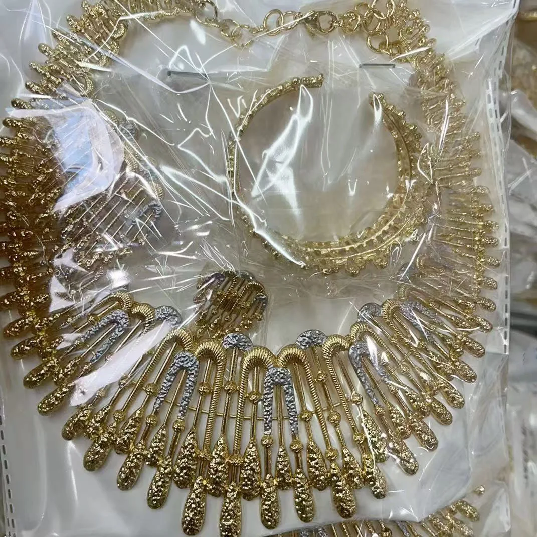 

Special Unique Pattern Two Tone Italian Jewelry Set Statement Collar Brazalete Aretes Anillo 4PC Jewels Set for New Year Gift