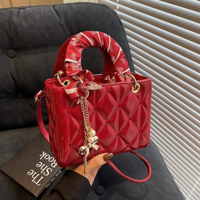 حقيبة يد حمراء للنساء العلامة التجارية الشهيرة الكلاسيكية مبطن تصميم حقيبة يد المرأة محفظة الكتف بولي Leather حقيبة كتف جلدية حقيبة كروسبودي الإناث