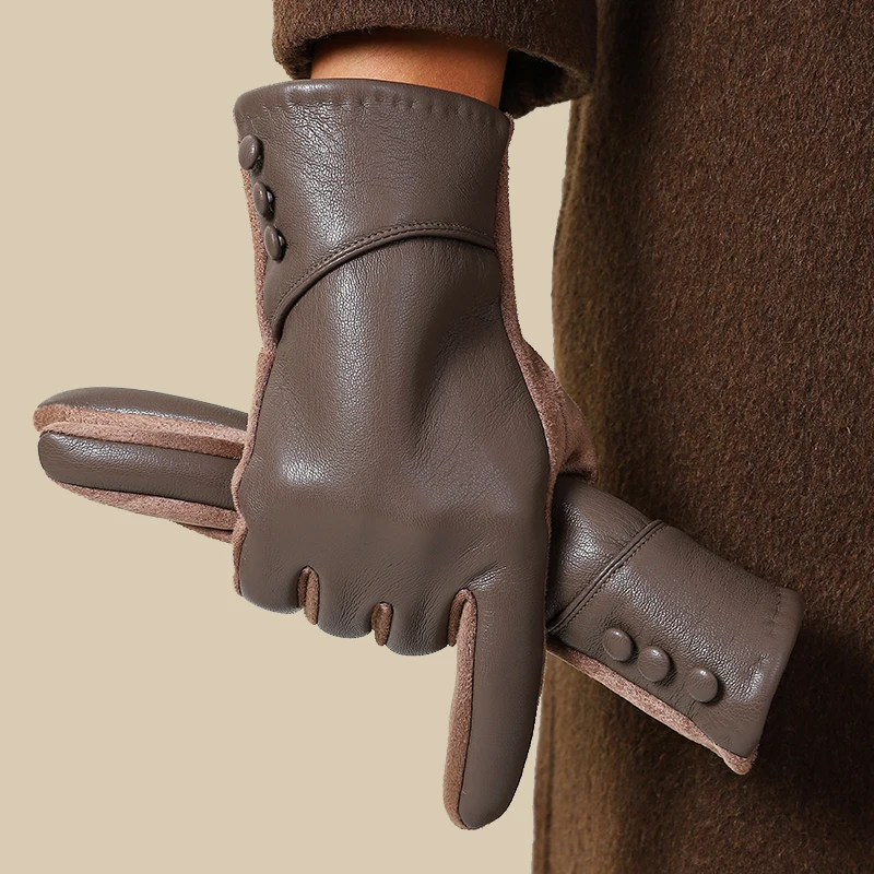 Women's Winter Warm Touchscreen Gloves, ThreeButton Design, Soft Plush Lining, Ideal for Cold Weather& Screen Use