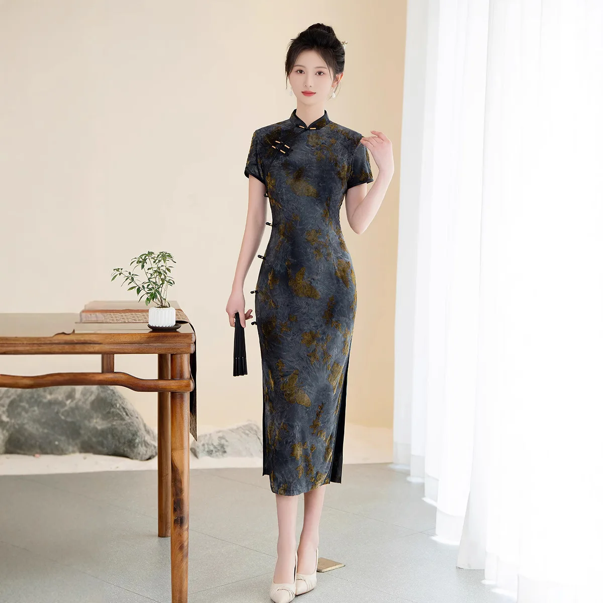 

Flocking Long Cheongsam Women's Elegant Autumn Chinese Style Dress Vintage Mandarin Collar Qipao Vestidos