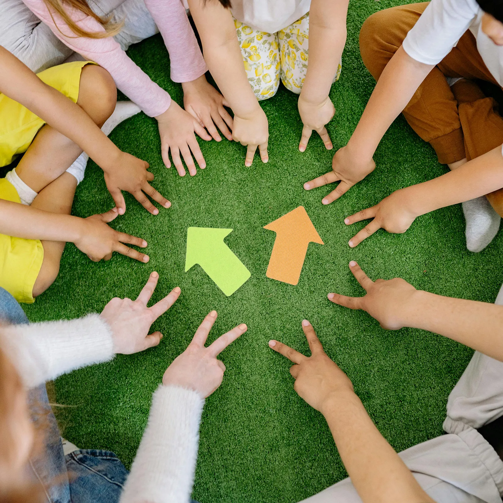 24Pcs Carpet Stickers for Classroom Floor Markers Spot Markers for Office School Home Use Arrow Design Easy Clean Reusable