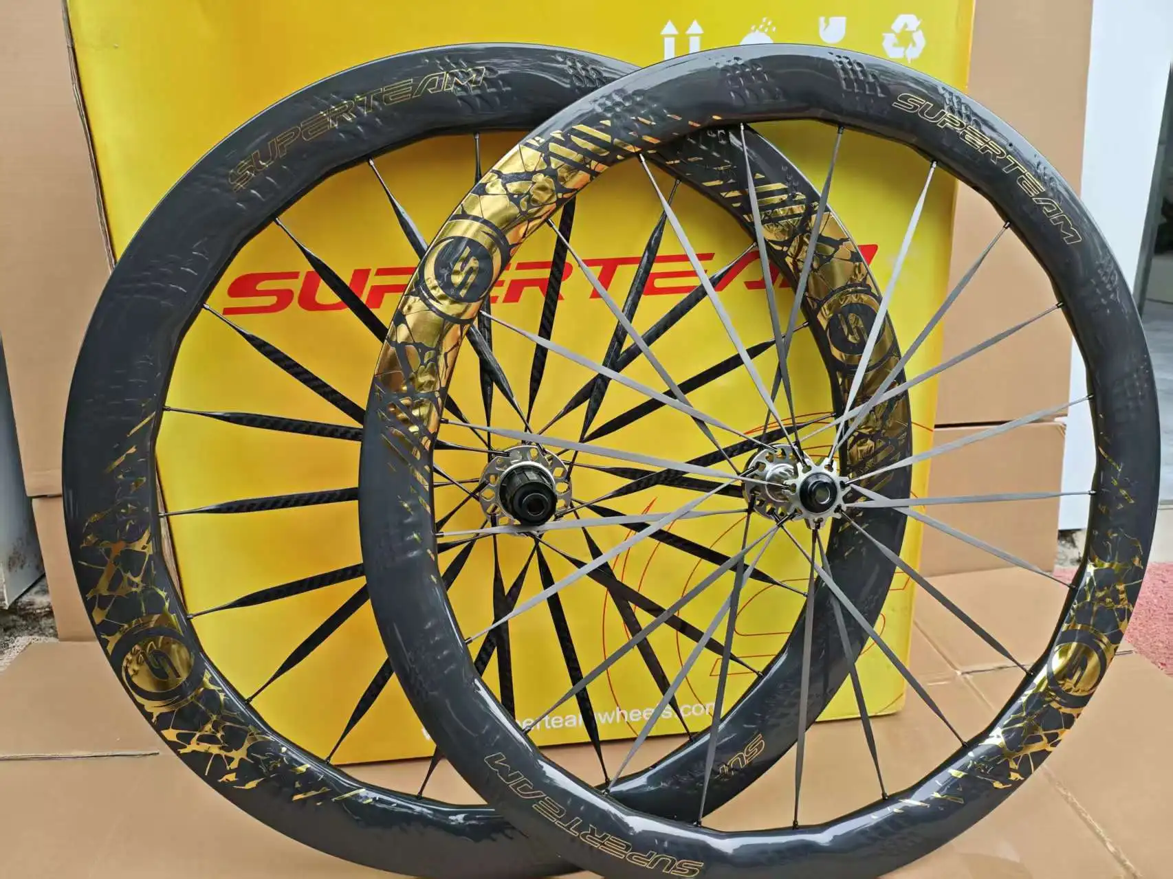 

SUPERTEAM Shark Fin Ultra Carbon Fiber Wheelset with Disc Brake for Road Cycling-Carbon Blade Rim and Carbon Rim 700C
