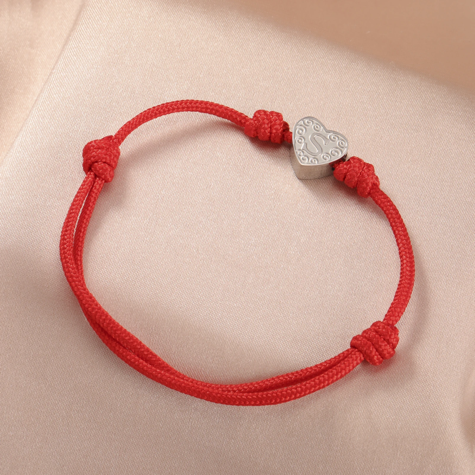 Amaxer Mode Acier Inoxydable Lettre A-Z Nom Réglable Bracelets pour Femmes Hommes Lucky Corde Rouge Initiale Nom Bijoux En Gros