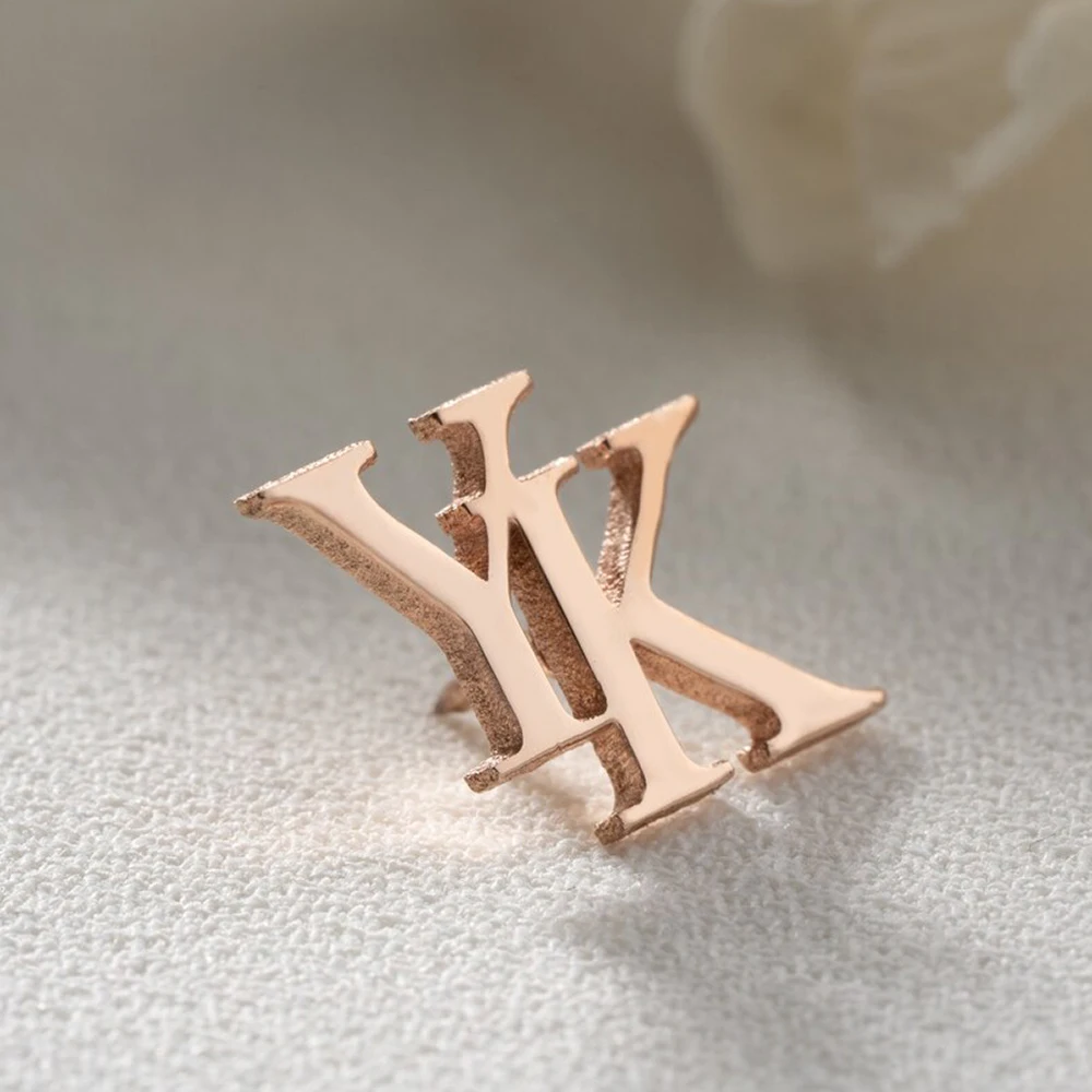 Personalized customization of first letter brooch clothing accessories, stainless steel accessories, men's brooch special gifts