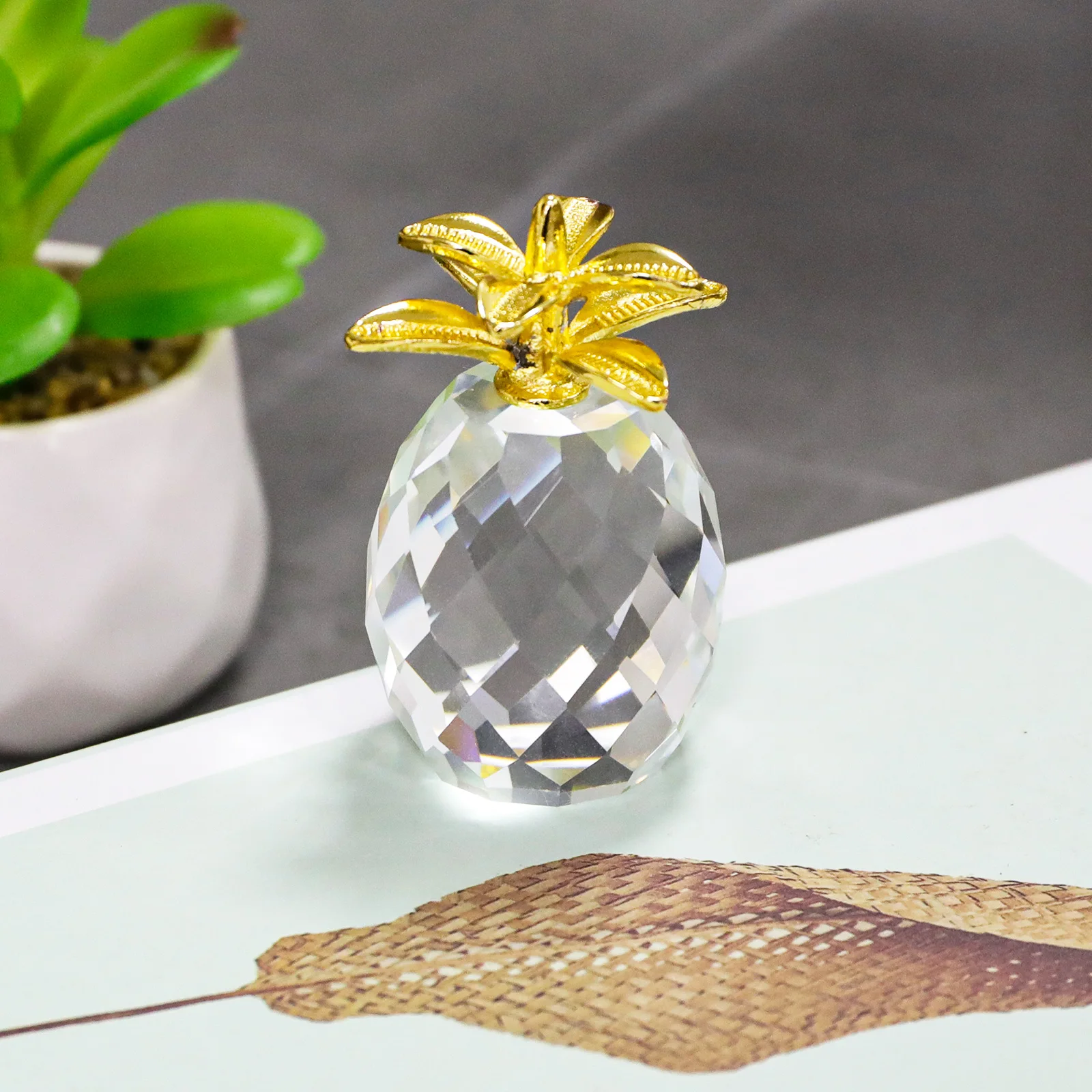 Clear Crystal Pineapple Figurine Collectible Paperweight Glass Fruit Ornament Decorative Sculpture Office Desktop Decor Gift